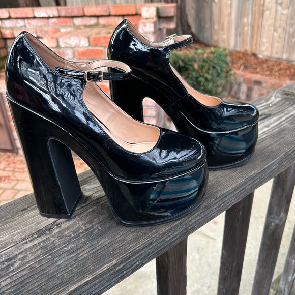 Lemon Drop by Privleged, Mary Jane style, Patent Platform. - Picture 1 of 6